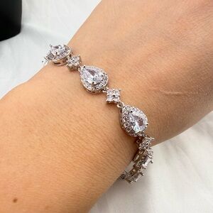 Zircon luxury adjustable size Silver color Teardrop Bracelet